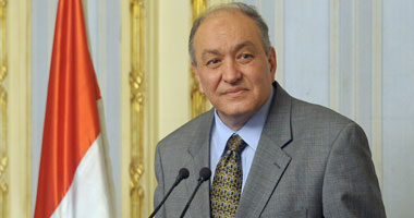 استخدام الصالة الحكومية بمطار القاهرة فى سفر واستقبال المسئولين