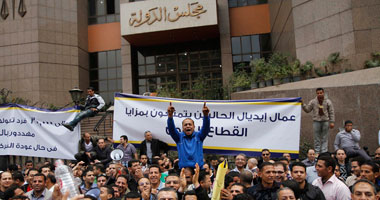 احتجاج عمال ايديال أمام مجلس الدولة