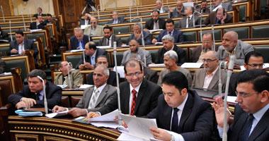  فهمى يرجئ مادة تصويت المصريين فى الخارج إلى نهاية الجلسة