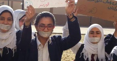 مديرة "المتفوقات" بالمعادى تمنع الطالبات المعتصمات من "المصلى" 