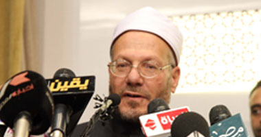 "الإفتاء": لا تجوز المحادثة الإلكترونية بين رجل وامرأة إذا كانا "أجنبيين"