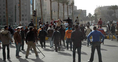 النيابة تأمر باستدعاء الضباط المعتدى عليهم فى اشتباكات التحرير