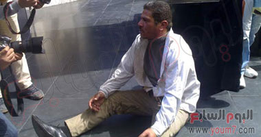 مواطن يشعل النار فى نفسه بـ"الصحفيين".. وأمن النقابة ينقله للمستشفى