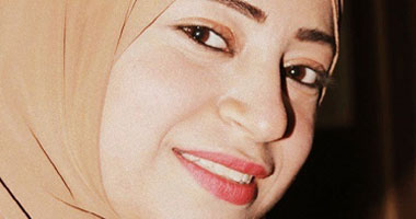 "ميادة".. دم الشهيد للأرض فرض وعبادة.. أضاعت بطاقة والدها كى لا ينتخب فلول..تمردت على الإخوان..واتخذت الحسينى أبو ضيف مثلا أعلى..ودفعت حياتها ثمنا لحق القارئ بالمعرفة..وماتت والكاميرا لا تزال فى يدها