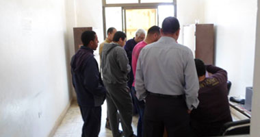 بالصور.. إقبال على الشهر العقارى بالوادى الجديد لتأييد السيسى