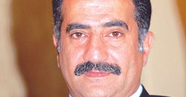 "عمر أفندى" تقاضى مستشارها السابق