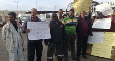 استمرار المظاهرات الفئوية فى 6 محافظات.. إضراب العاملين بمستشفى سيدى سالم.. سائقو خط المستقبل بالإسماعيلية يضربون عن العمل بسبب البلطجة.. "لافتات" موظفى مديرية المساحة فى المنيا تكشف ظروفهم الصعبة 
