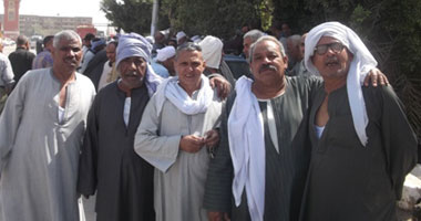 عمال أسمنت أسيوط المحالين للمعاش المبكر يطالبون بالعودة إلى العمل