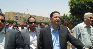 وزير التموين يتفقد مخبزا وعددا من محطات الوقود بالإسماعيلية 