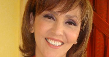 رولا حمادة توضح حقيقة ترتيب اسمها فى تتر مسلسل "جذور"