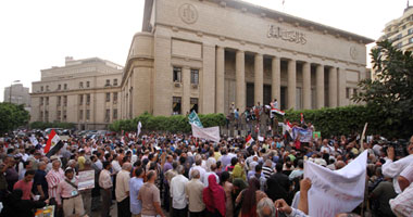 توافد عشرات القضاة إلى النادى للمشاركة فى الوقفة الاحتجاجية