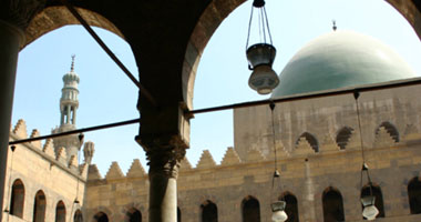 بالصور.. مسجد الناصر محمد بن قلاون..التحفة المعمارية الجامعة للفنون الفرعونية والإسلامية والرومانية والبطلمية..قبته الخضراء على شكل قبة المسجد النبوى..وأعمدته مزخرفة بزهر اللوتس ورسومات من كل العصور