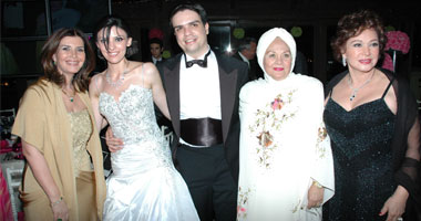نجوم الفن والسياسة بزفاف بنت منى سراج (ألبوم)