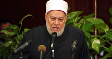 بعد هجوم شاب على مفتى الجمهورية.. علماء الدين: ما حدث كبيرة من الكبائر.. نصر فريد واصل: صلاته باطلة وحكمه من المفسدين و"جمعة" رمز للأمة.. محمود مهنى: السجن أولى به 