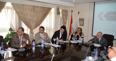 السادات وأبو النجا يطالبان بتضمين حقوق الطفل والأمومة بالدستور الجديد