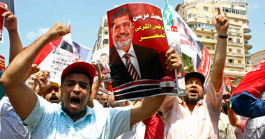 العشرات فى مسيرة مؤيدة للمعزول من " الاستقامة" لـ"النهضة"