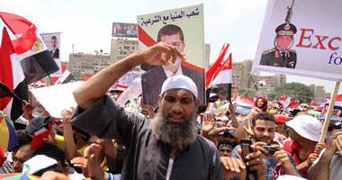 مشادات كلامية بين مؤيدى المعزول والأمن بصلاح سالم