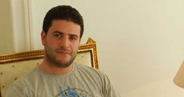 مخرج سينمائى يحرر محضرا ضد نجل مرسى لسبه بسبب رابعة العدوية