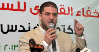 نجل مرسى: حساب أختى مخترق.. والأمن لم يعتقل أخى  