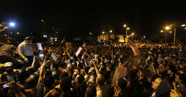 متظاهرو الإخوان المسلمين يعلنون الاعتصام بميدان النهضة