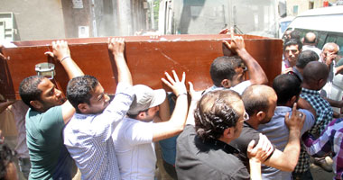 أهالى قرية السمطا بقنا يشيعون ضحايا مذبحة الأمس بعد تصريح الدفن