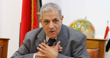 الأحزاب السياسية تطالب ببقاء حكومة "محلب" عقب تنصيب السيسى.. الاشتراكى المصرى: كثرة تغيير الحكومات يجعلها لا تمتلك وقتا كافيا للعمل.. والمؤتمر: أداؤها مُرضٍ لمعظم الشعب.. والنور: التغيير بلا فائدة