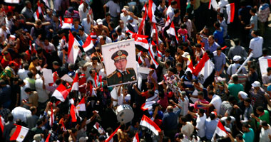توافد المئات من محافظات الدلتا للتحرير لمساندة "الجيش"