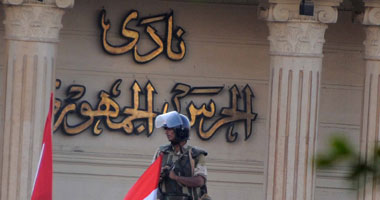 أنصار مرسى يحتشدون أمام الحرس الجمهورى