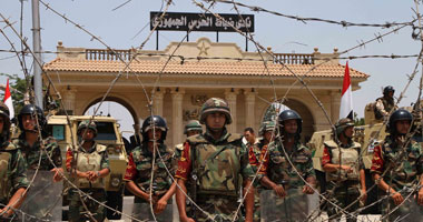 الجيش يدفع بقوات إضافية بمحيط دار الحرس الجمهورى