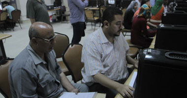 آداب عين شمس تفتح 3معامل..وتواصل استقبال طلاب المرحلة الأولى للتنسيق