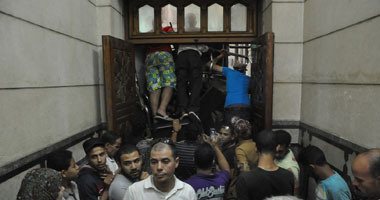 النيابة تعاين أحداث العنف فى مسجد الفتح