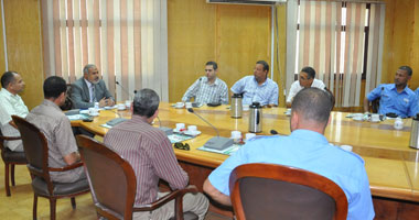 نائب رئيس جامعة كفر الشيخ يبحث تحسين الأداء الأمنى مع فريق الأمن