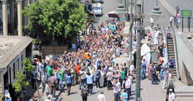 عناصر المحظورة يبدأون التظاهر أمام مسجد الاستقامة‎ 