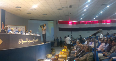 الاحتفال بتخرج أول دفعة لكلية الهندسة بجنوب الوادى