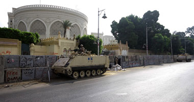  "الحرس الجمهورى" يكثف تواجده بمداخل قصر الاتحادية