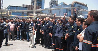 اعتصام عمال النظافة أمام جراج البلدية بطنطا للمطالبة بالحد الأدنى
