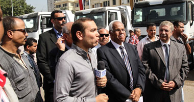 محافظ القاهرة: تسلمنا اليوم 40 قلاب و 26 لودر من معدات هيئة النظافة 