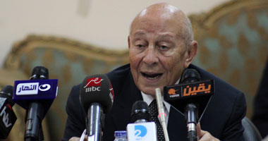 محمد فايق يفتتح معرض "حكايات" للفنانة هيام عبد الباقى