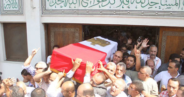 انتهاء جنازة اللواء فراج وسط هتافات "لا إله إلا الله الشهيد حبيب الله"