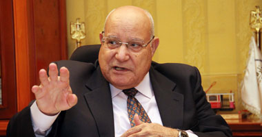 الحد الأدنى يثير أزمة بـ"النقل".. الوزارة: التطبيق سيكون على إجمالى أجور العاملين وليس أساسى المرتب.. وتؤكد: لم ترد تعليمات من "المالية" لبدء تطبيقه.. والتحقيق مع عاملين بالسكة الحديد طالبا بتحقيقه