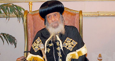 الكنيسة تشلح كاهنا قبل سفر البابا لأمريكا