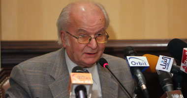 "العلاج الطبيعى" تكشف سر هجوم نقيب الأطباء