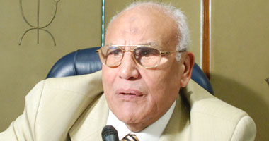 وقفة احتجاجية لأعضاء الشهر العقارى أمام "العدل"