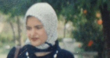 نشطاء يتداولون صورة لـ"سما المصرى" ترتدى الحجاب وهى طالبة