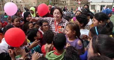 بالصور.. هند عاكف تنظم حفلاً للطفل اليتيم فى المقطم