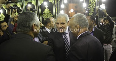 رئيس الوزراء يشارك فى عزاء والدة مصطفى بكرى