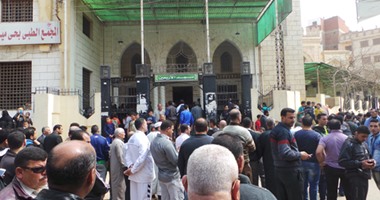 بالصور.. جنازة عسكرية مهيبة لشهيد الأمن الوطنى بمسقط رأسه فى المنوفية.. الأهالى يهتفون "الإخوان أعداء الله".. ووالدته: "عوضى عليك يارب.. حرمونى من نور عينى وهو خارج من صلاة الفجر"