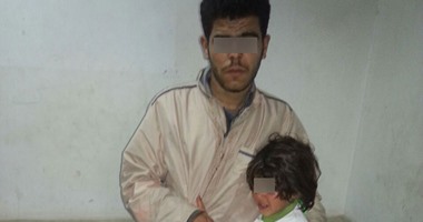 ضبط شاب يستأجر طفلة للتسول بها بمترو الزيتون..و468 جنيها حصيلة ساعتين