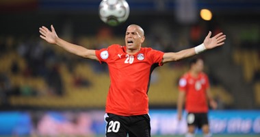 "فيفا" يحتفل بمرور 41 عاما على ميلاد صخرة دفاع الأهلي والمنتخب وائل جمعة