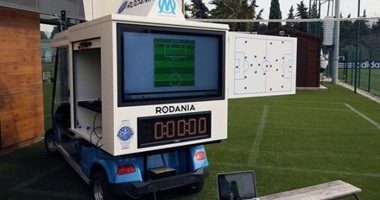 بالفيديو.. المدرب المجنون يراقب لاعبى مارسيليا باختراع جديد